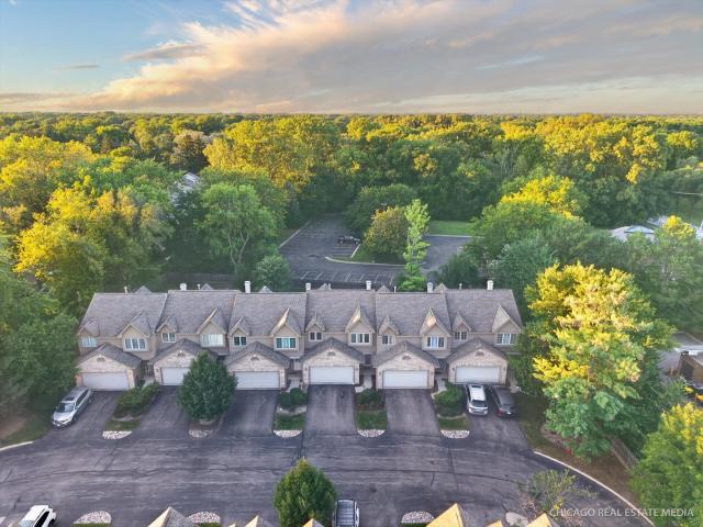 Townhouse for sale in Mchenry, Illinois