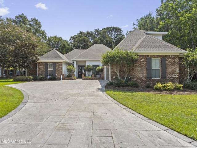 House for sale in Ocean Springs, Mississippi