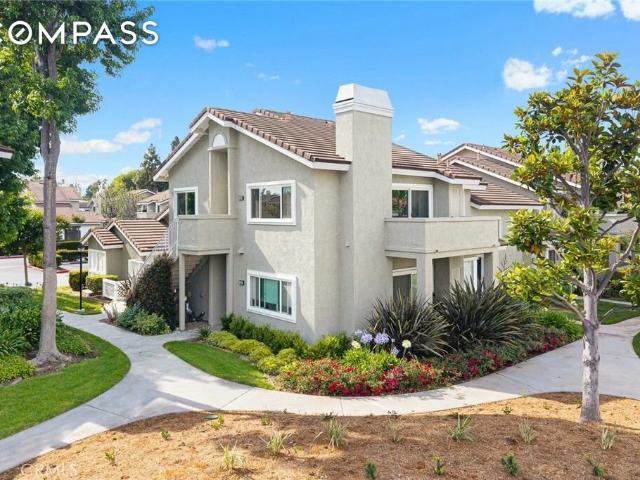 Townhouse for sale in Irvine, Woodbridge