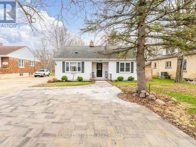 House for sale in Strathroy-caradoc, Ontario