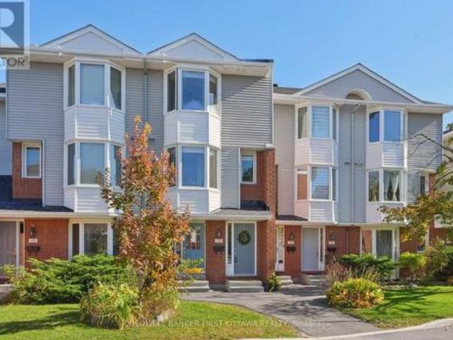 Townhouse for sale in Wedgewood Park, Ottawa