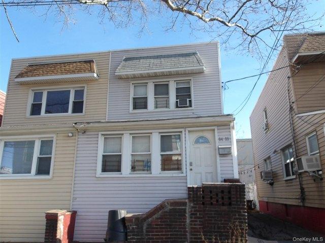 House for sale in Queens, Arverne