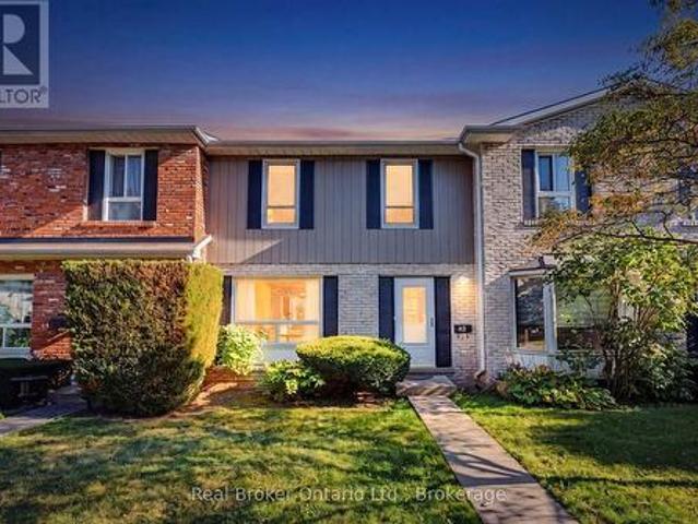 Townhouse for sale in Burlington, Golden Horseshoe