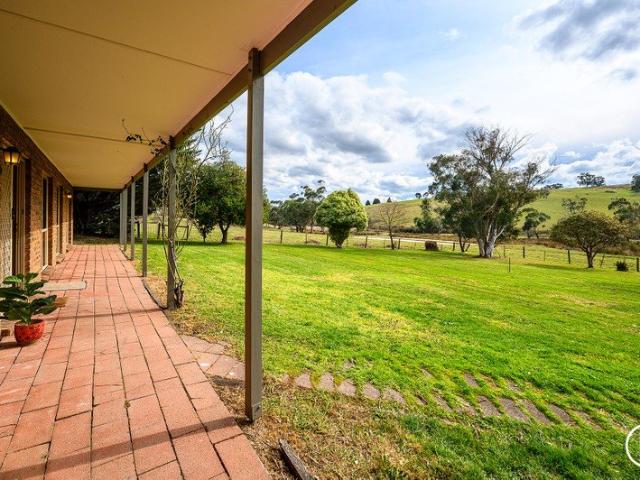 Cottage for sale in Camerons Creek, Victoria