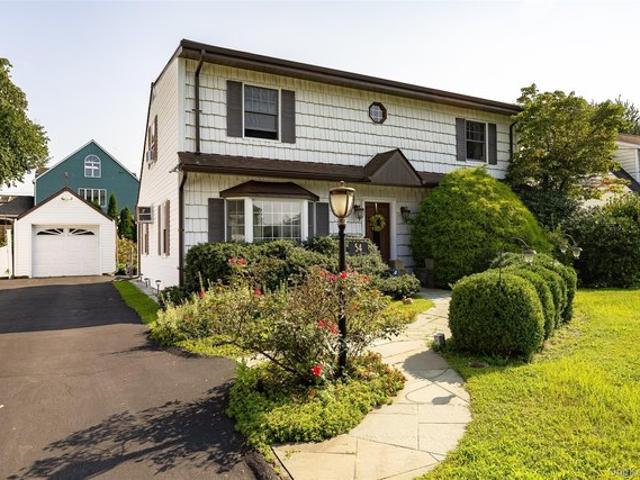 House for sale in Hawthorne, New York