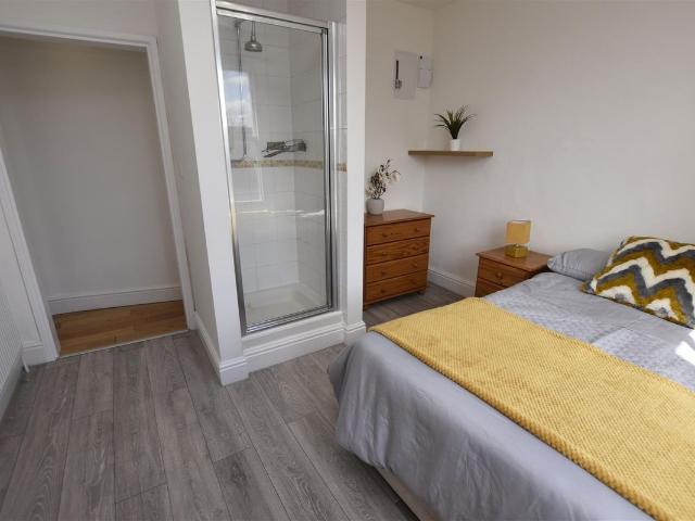 Room for rent in St John's, Worcestershire