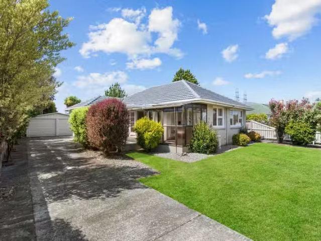 House for sale in Chaslands, Canterbury