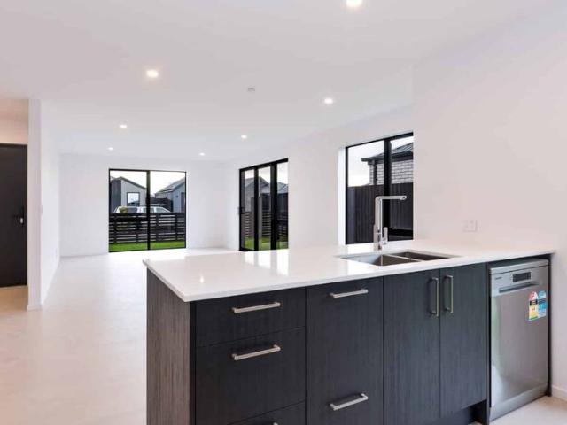 House for rent in Chaslands, Canterbury