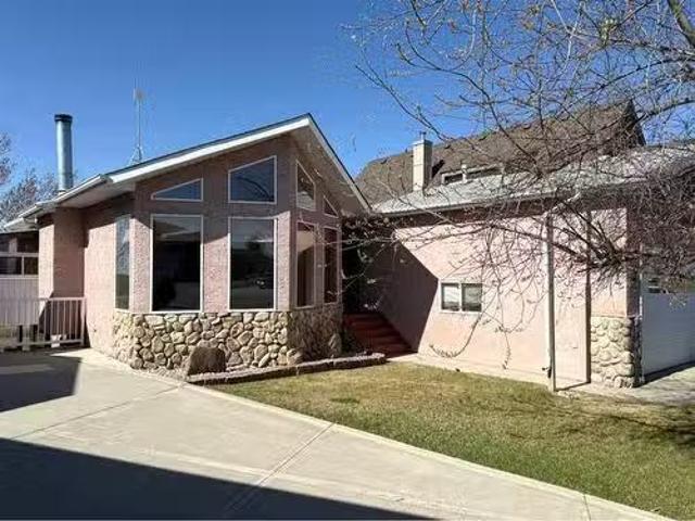 House for sale in Lake Newell Resort, Alberta