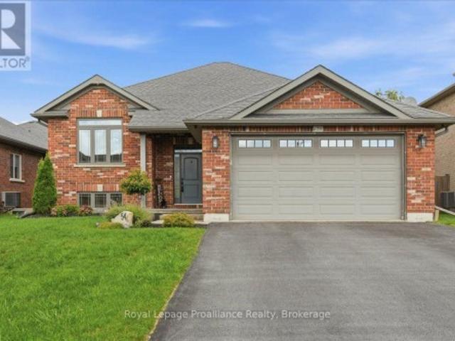 House for sale in Ontario