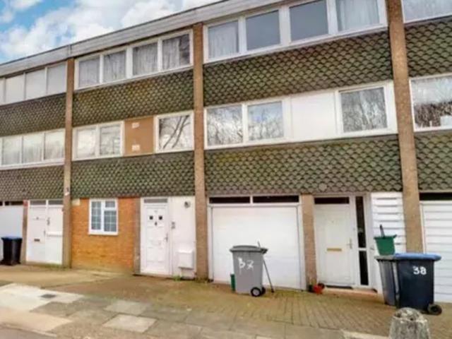 House for rent in Brondesbury, Greater London