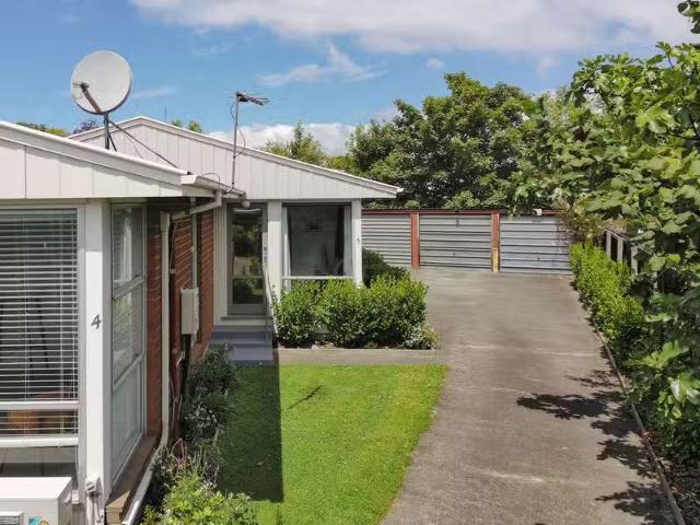 House for sale in Edgeware, Canterbury