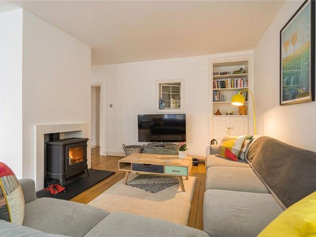 Apartment for rent in Broughton, Scotland