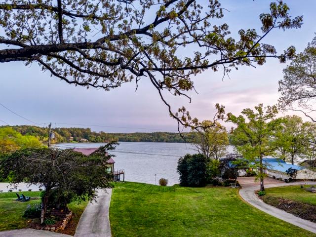House for sale in Waverly