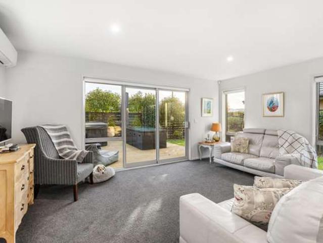 House for sale in Chaslands, Canterbury