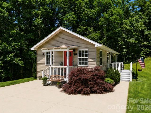 House for sale in Saluda, North Carolina