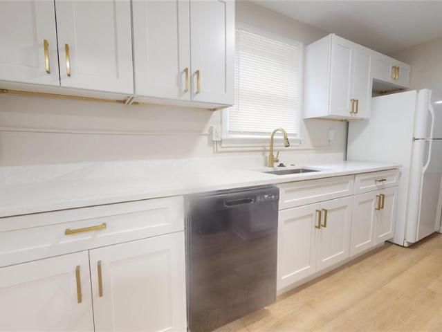 House for sale in Sallee Woods, Pontiac