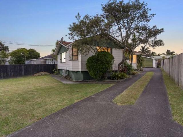 House for sale in Oratia