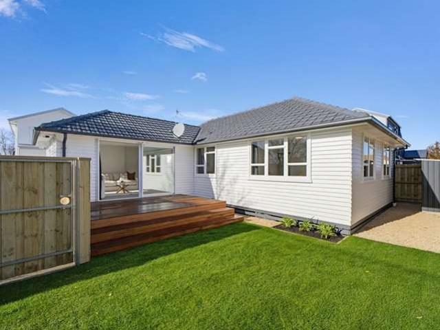 House for sale in Chaslands, Canterbury