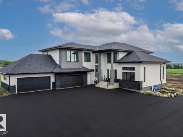 House for sale in Alberta