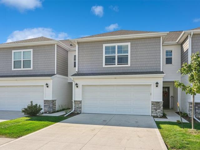 Townhouse for sale in Urbandale, Iowa