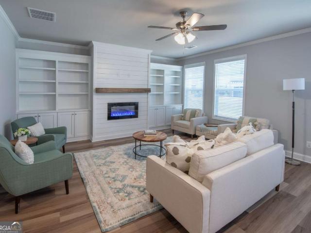 Townhouse for sale in Flowery Branch, Georgia