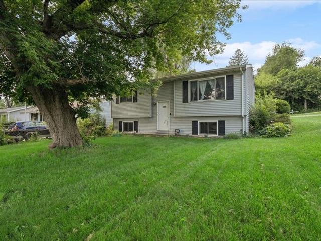 House for sale in Mchenry, Illinois