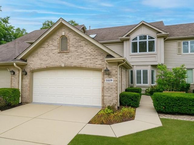Townhouse for sale in Downers Grove, Illinois