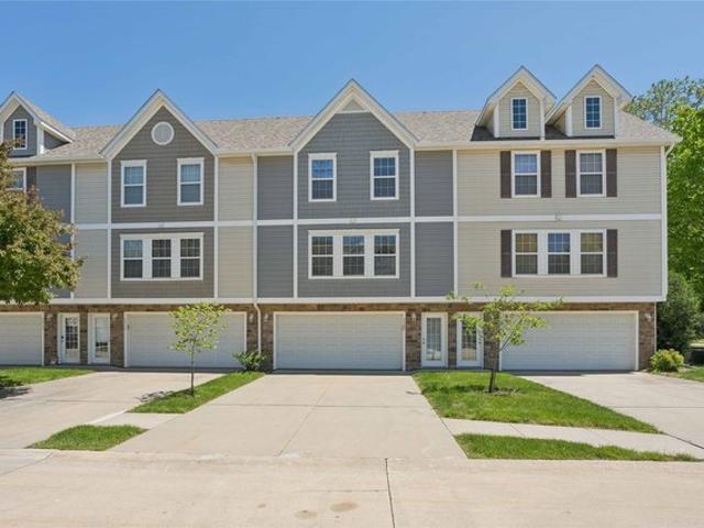 Townhouse for sale in Johnston, Iowa
