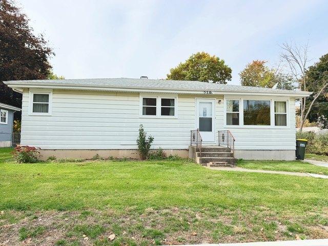 House for sale in Hampshire, Kane County