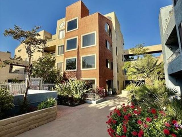 Condo for sale in Long Beach, California