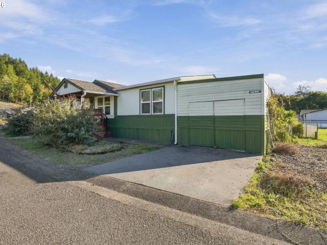 House for sale in Sutherlin, Douglas County