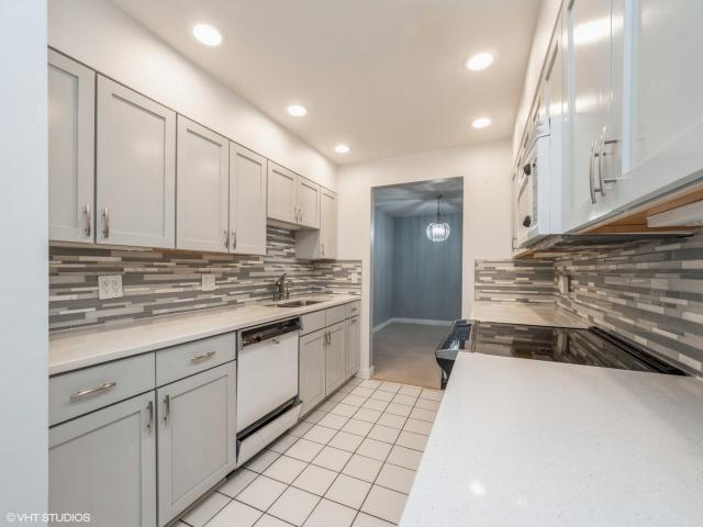 Condo for sale in Barrington, Lake County
