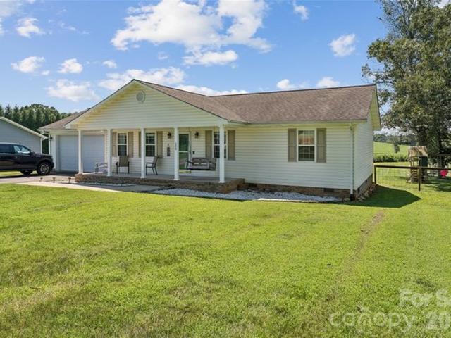 House for sale in Hiddenite, North Carolina