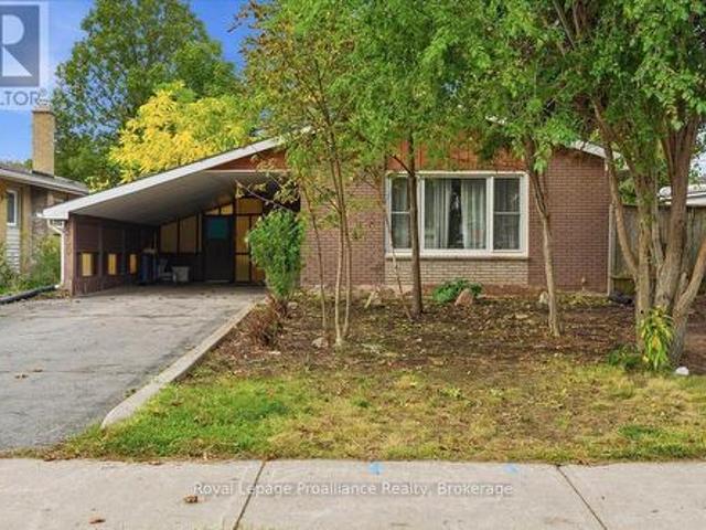 House for sale in Stanley Park, Belleville