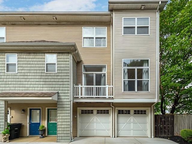 Townhouse for sale in Detroit - Shoreway, Cleveland