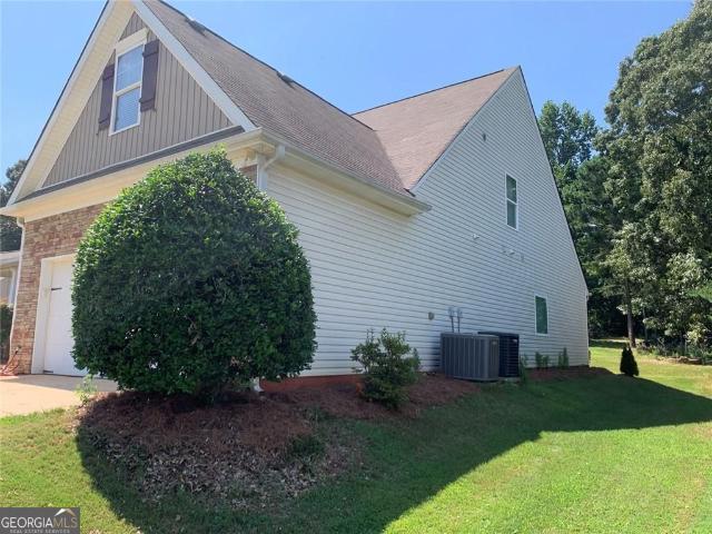 House for sale in Flowery Branch, Georgia