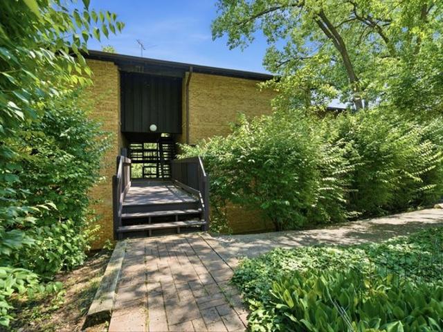 Condo for sale in Lisle, Illinois