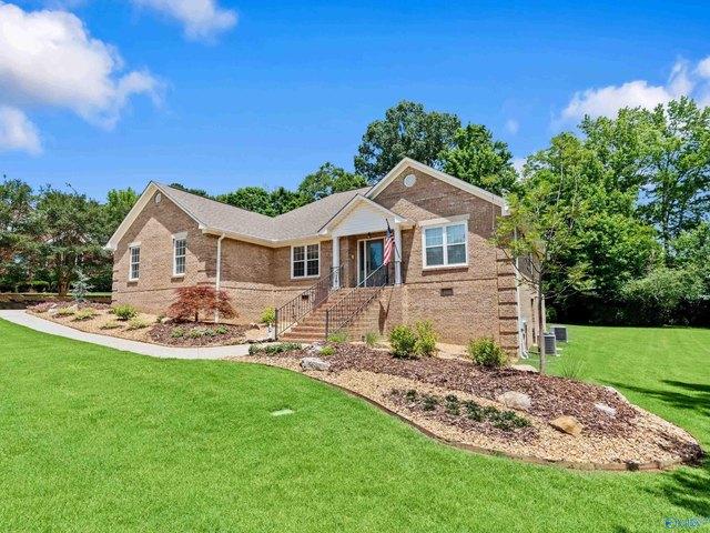 House for sale in Guntersville, Alabama