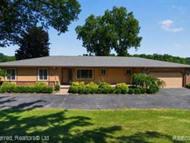 House for sale in Hamburg, Michigan