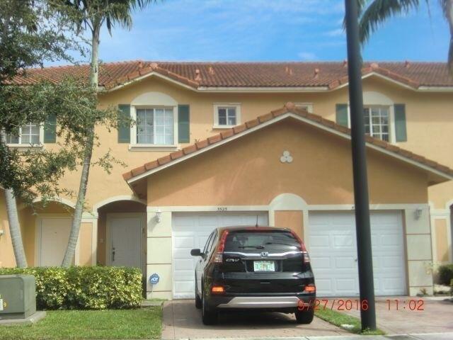 Townhouse for sale in Margate, Florida