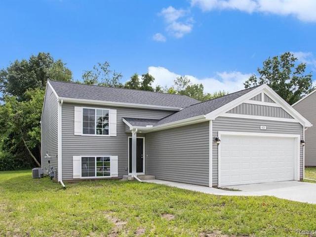 House for sale in Fenton, Michigan