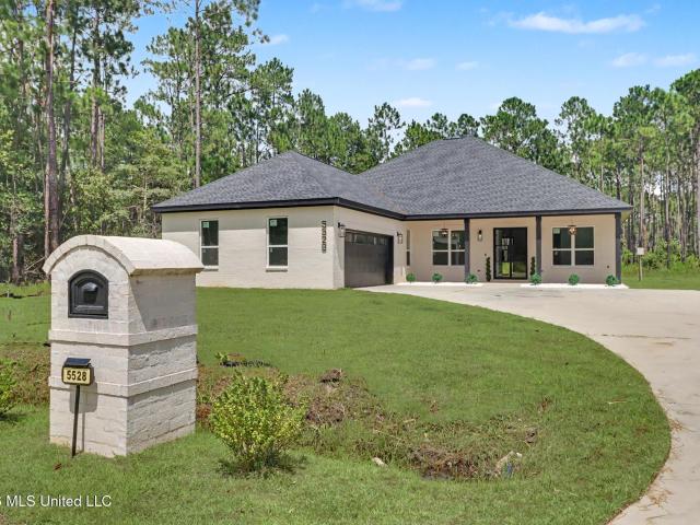 House for sale in Ocean Springs, Mississippi