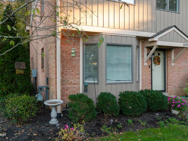 Condo for sale in Harrods Creek, Louisville