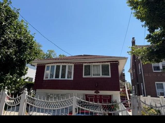 House for sale in Queens, Arverne