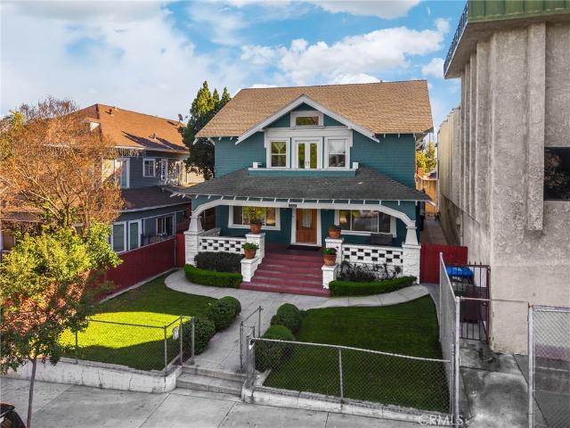 Townhouse for sale in Canoga Park, California