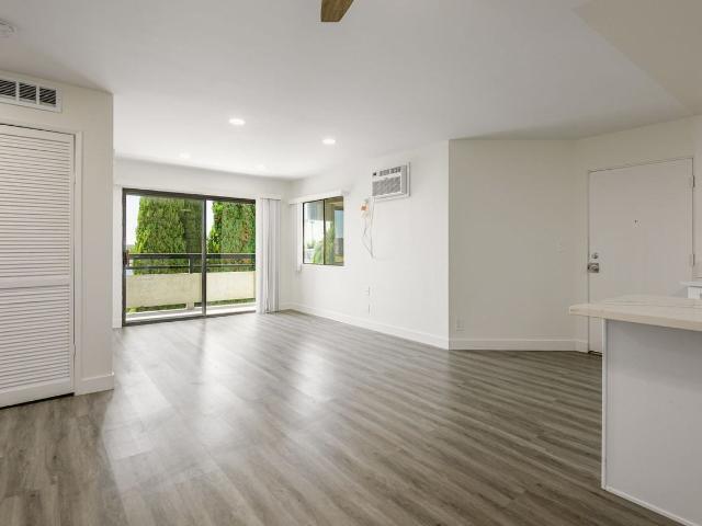 Apartment for rent in Canoga Park, California