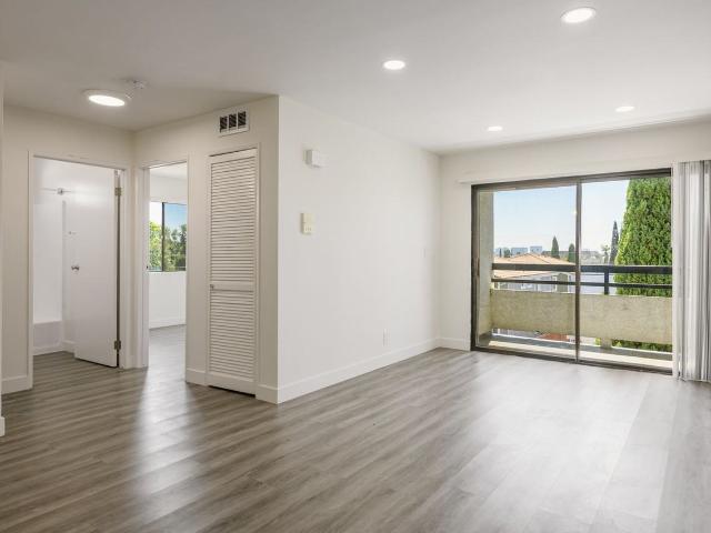 Apartment for rent in Canoga Park, California