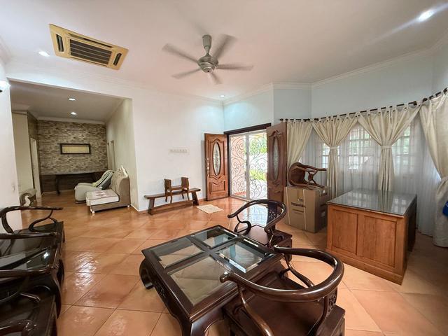 Terraced House for sale in Malaka