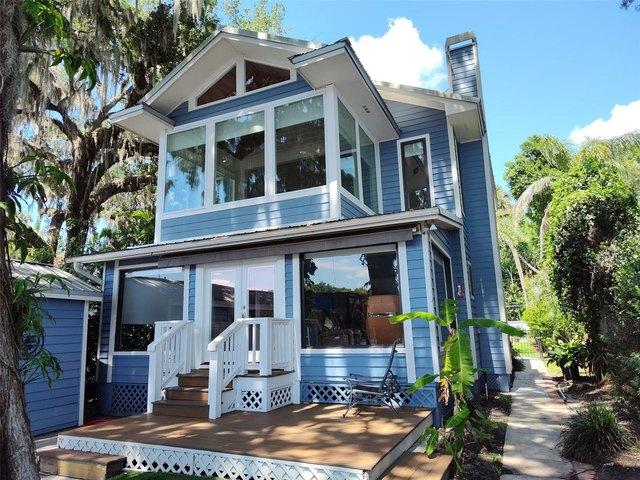 House for sale in Astor, Florida